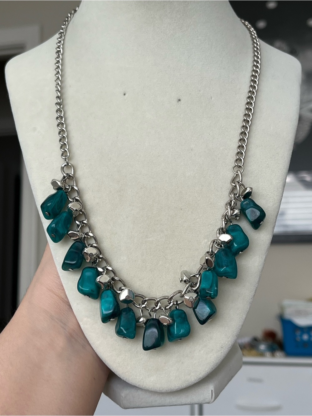 Silver Tone Cha Cha Blue Acrylic Bead Chunky Necklace 20”